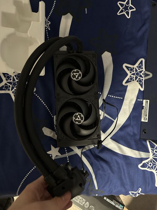 Cooler Artic racire cu lichid si carcasa Myria