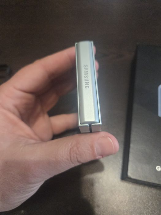 Продавам   Samsung Z Flip 6