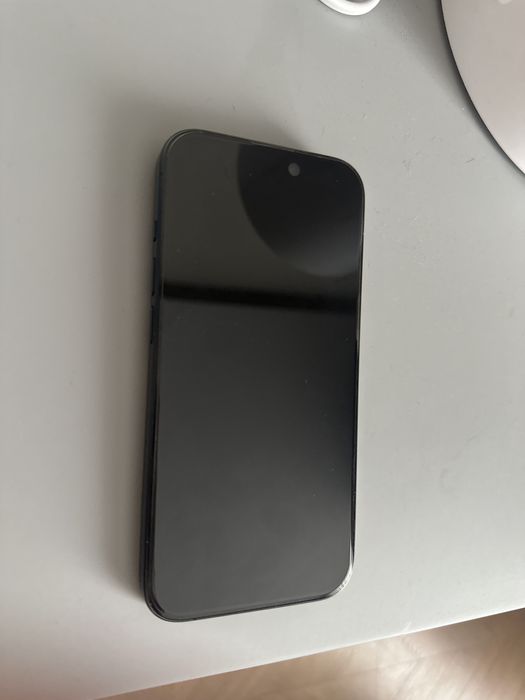 Продам iPhone 15 pro, коробка, шнур.