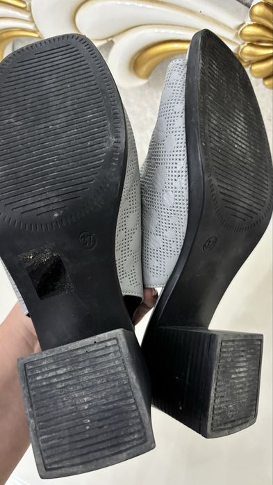 Продам босоножки 37 р