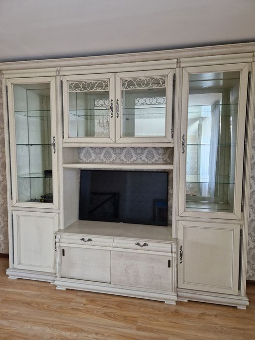 Продам горку для гостиной