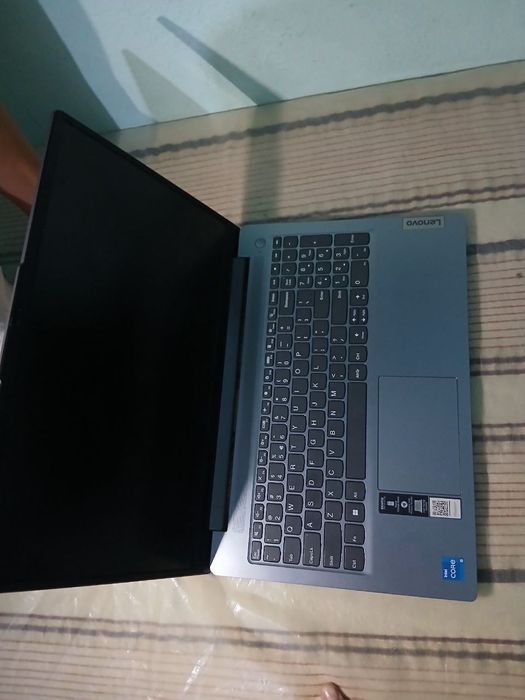 Lenovo noutbook sotiladi