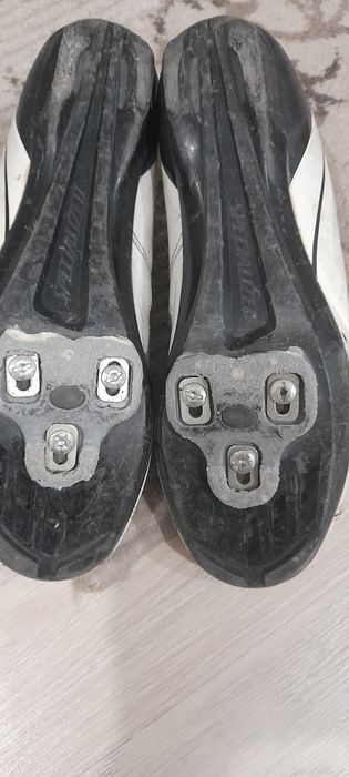 Спортивная обувь