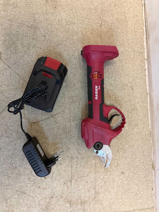 075718	R20 Ножица овощаро-лозарска 30mm 1x2Ah RDP-SPSH20