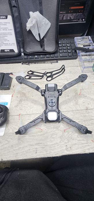 Дрон квадрокоптер