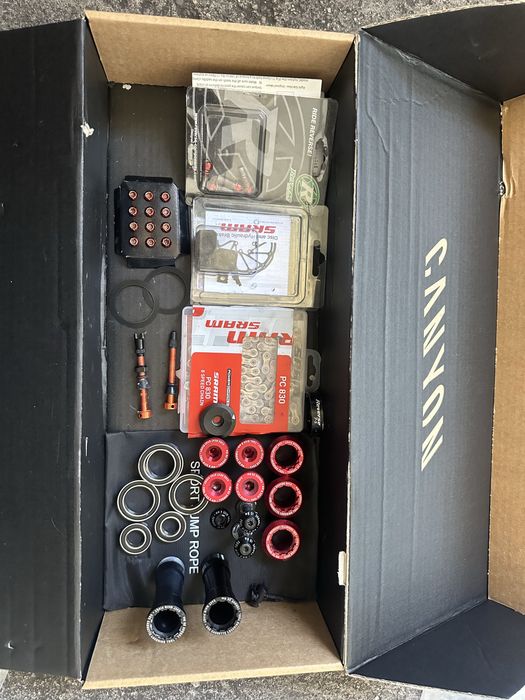 Шок RockShox  Vivid Air R2C и аксесоари