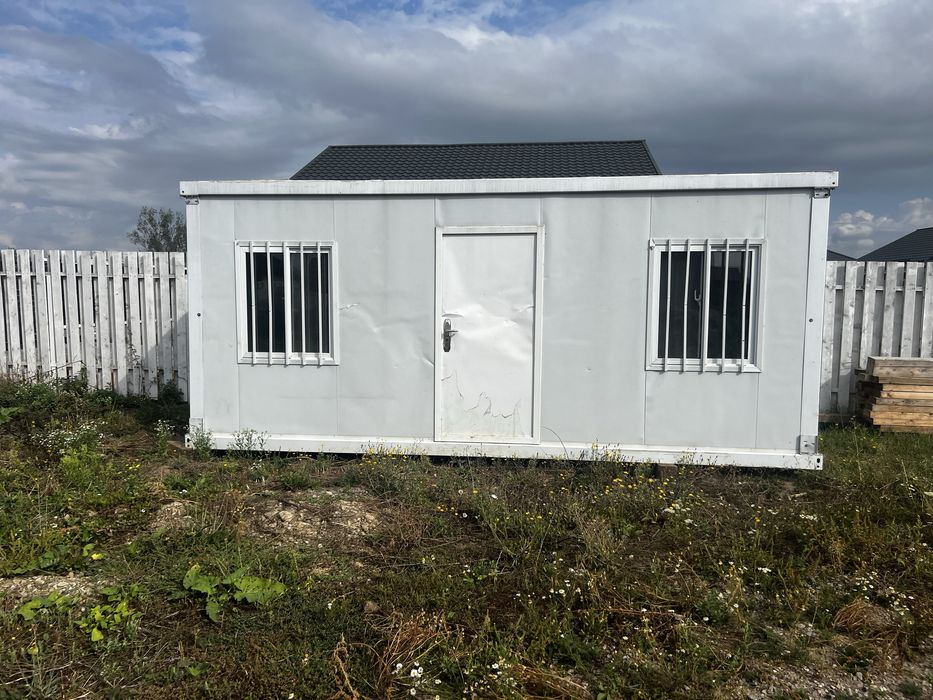 Vand container modular cu dimensiunea de 5.5x2.5m