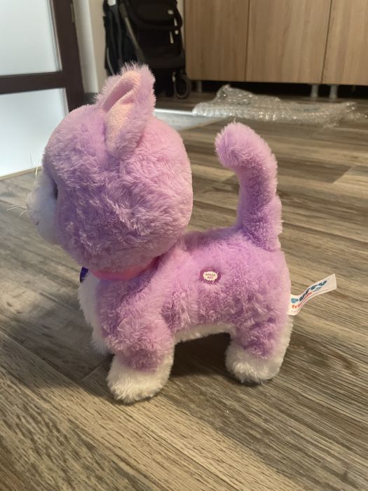 Jucarie interactiva care merge si canta