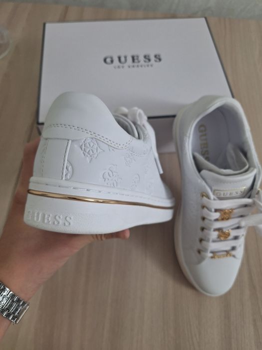 Кеды Guess модель Rubinn
Размер: 38
Состоя