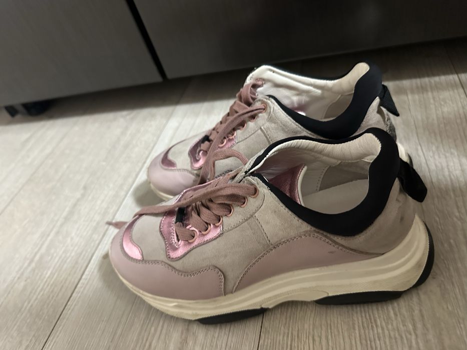 Кроссовки кожаные