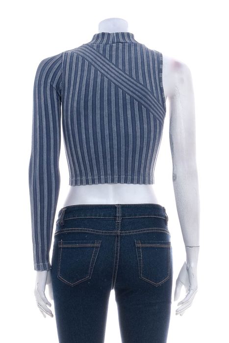 Блуза от Zara.