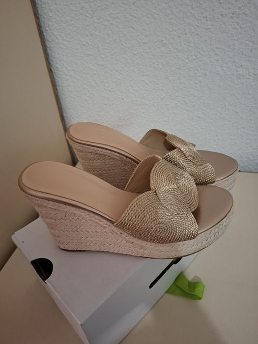 Елегантни чехли по 20€