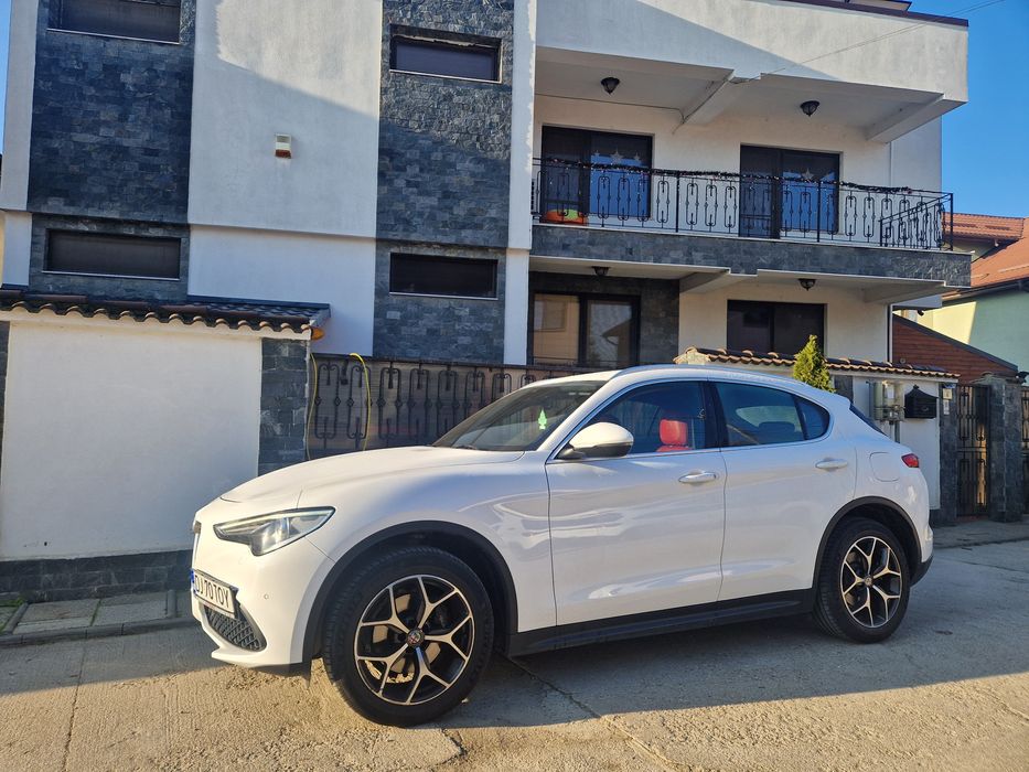 Alfa Romeo Stelvio,**28.155 km**,benzina,280cp,4x4,EURO 6