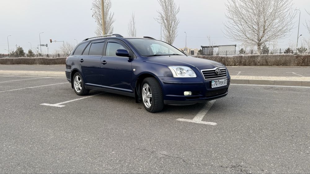 Toyota avensis 2003г