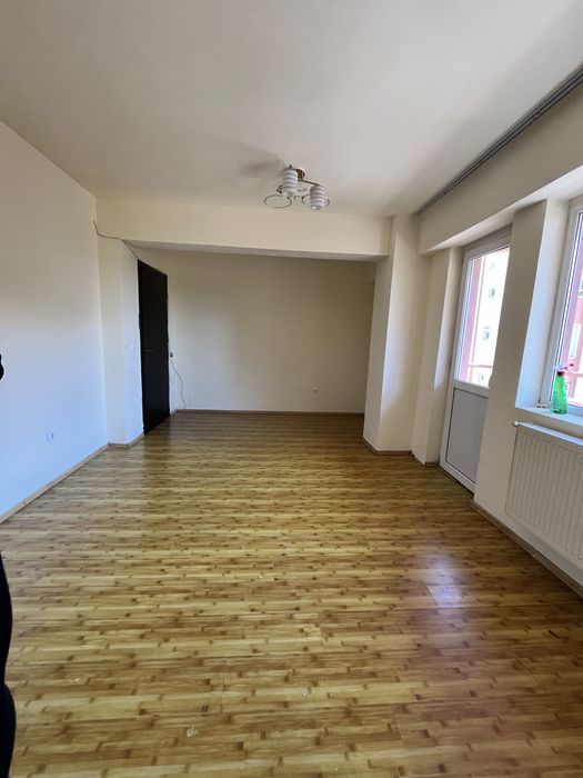 Vand apartament decomandat