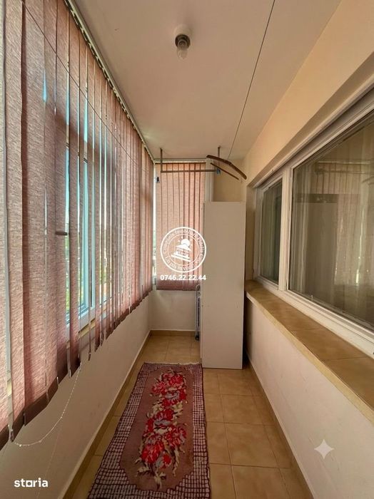 Apartamen 3 camere de vanzare, semidecomandat, etaj intermediar - Podu
