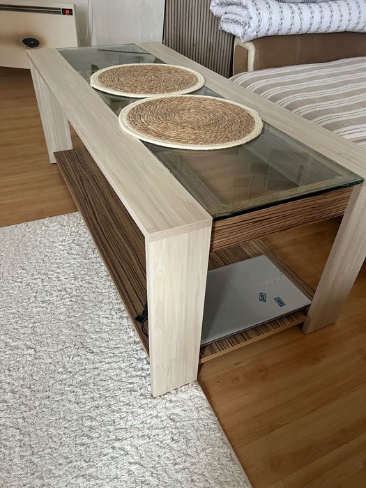 Мебели-холна маса