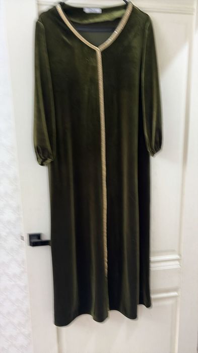 Зеленое платье золотое нитью