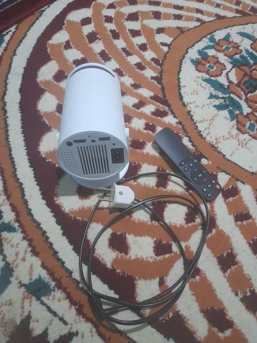 Проектор Hy320 sotiladi