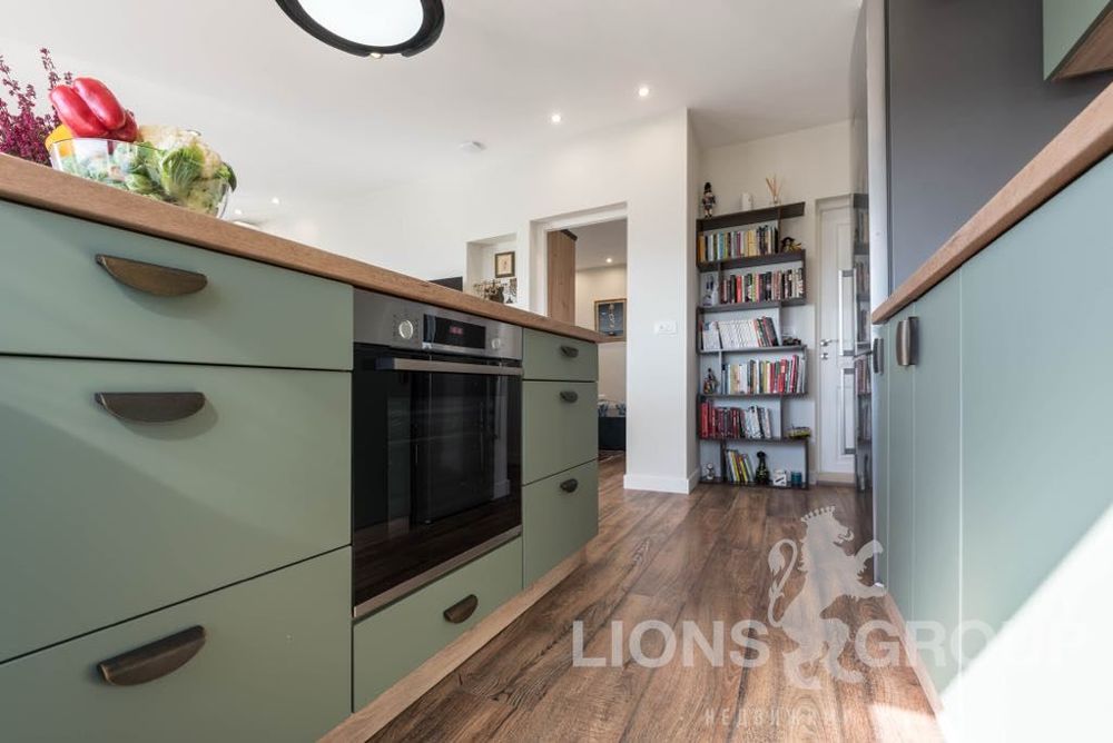 Продава се Тристаен апартамент в к.к. Св.Св. Константин и Елена - 102 кв.м за 3432 €/кв.м - Снимка #3