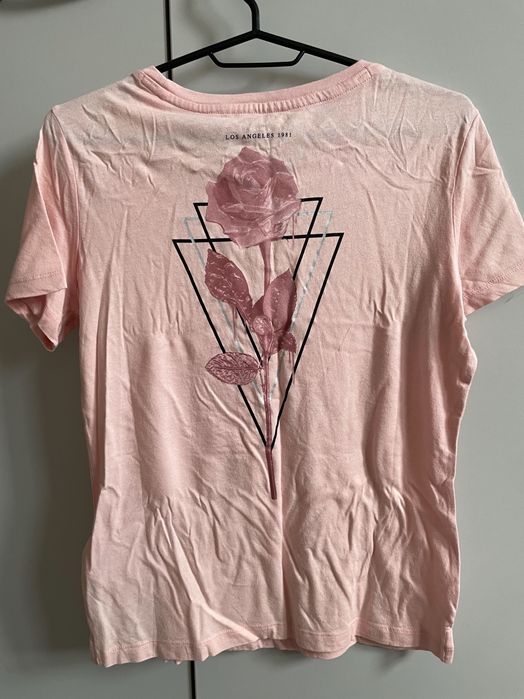 Оригинална тениска Guess - розова, с красив гръб, нова с етикет