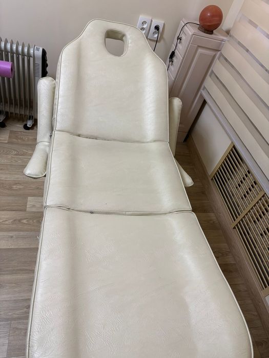 Продаю массажную кушетку