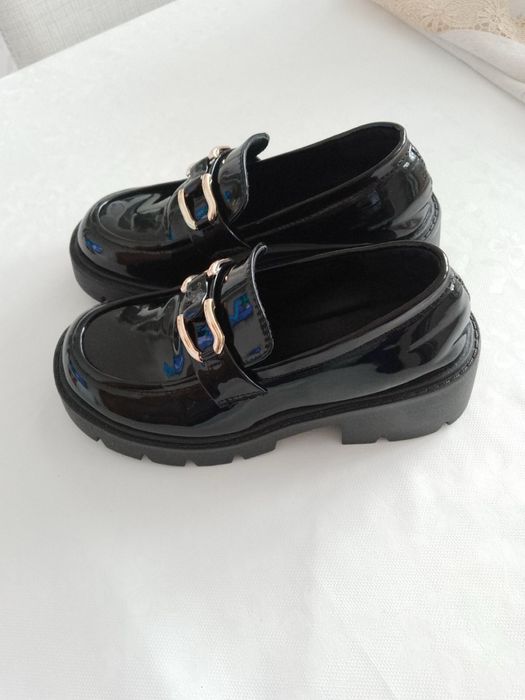 Нови черни дамски обувки