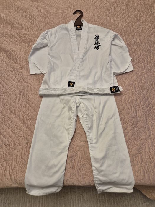 Продам кимоно для каратэ на 6-7 лет