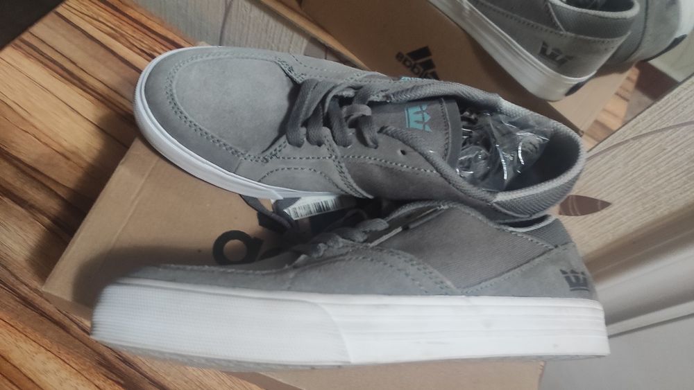 Маратонки и обувки Adidas и други