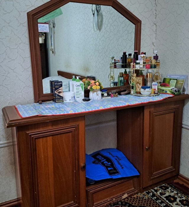 Спальный гарнитур и стенка в гостиную