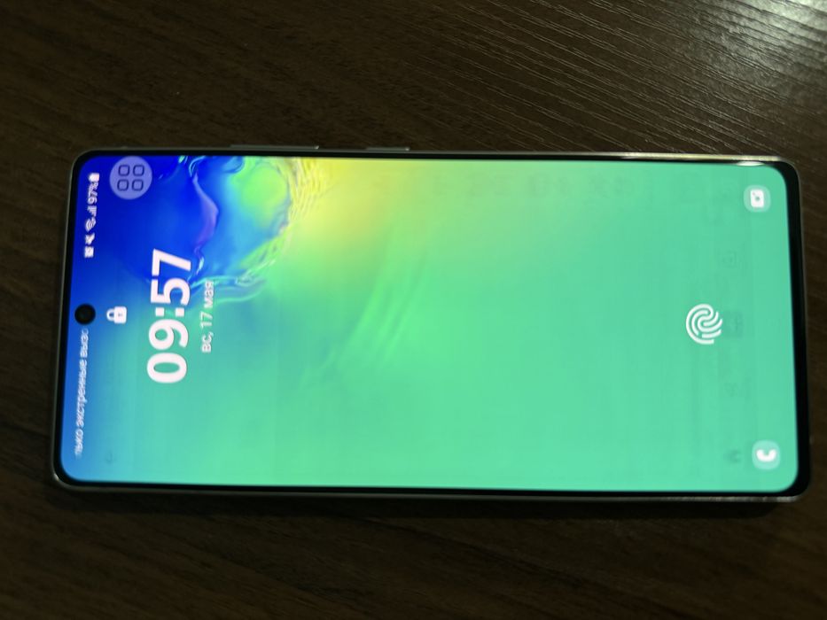 Samsung GALAXY S10 Lite.