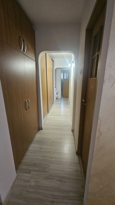 Închiriez apartament 3 camere
