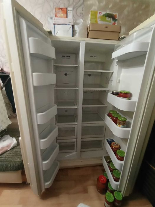 Холодильник Samsung side by side