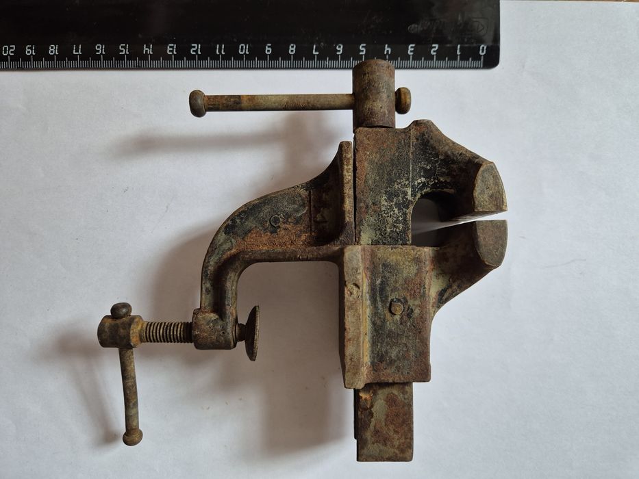 Продаются:  тиски, рубанок