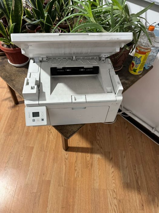 Продам б/у МФУ HP MF130