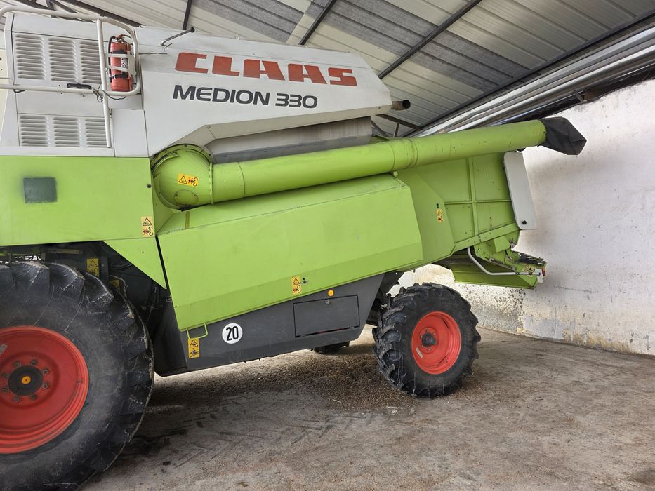 Claas medion 330 combina
