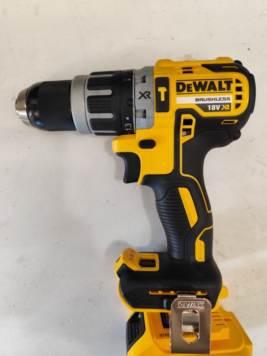 Безчетков акумулаторен удърен винтоверт Девалт DeWALT DCD796 + 5 Ah