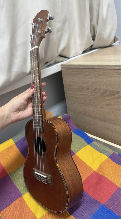 Укулеле сатылады, дыбысы жақсы шығады