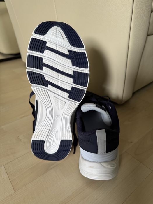 Adidasi New Balance NOI