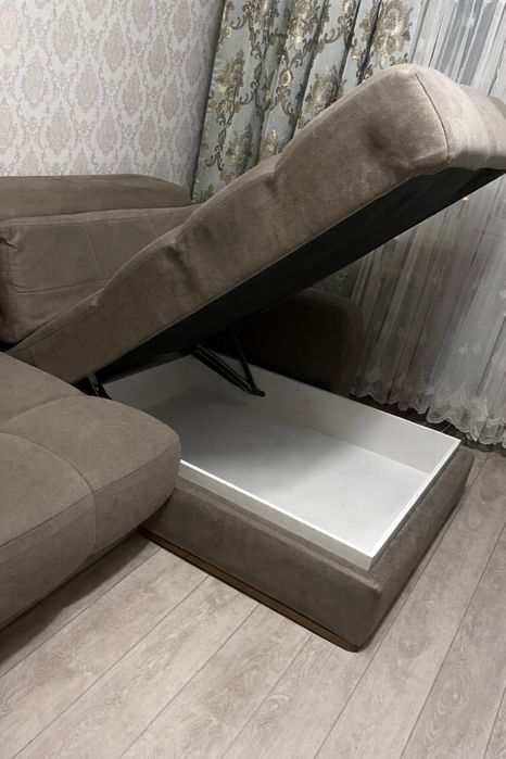 Диван угловой в отличном состоянии