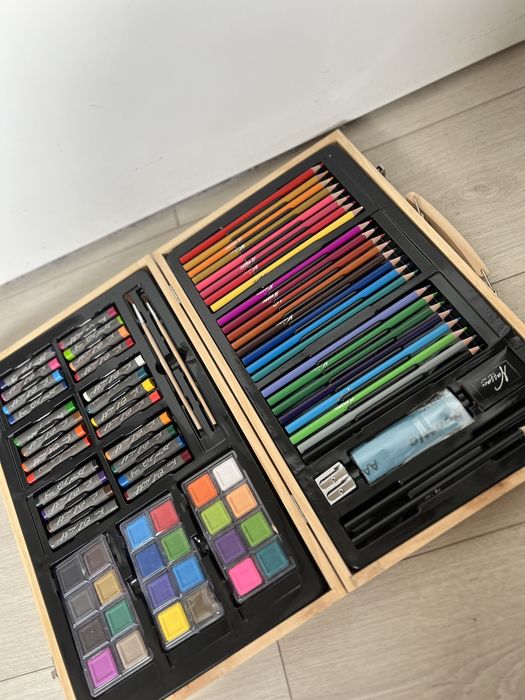 Комплект за рисуване и оцветяване в дървен куфар 79 части