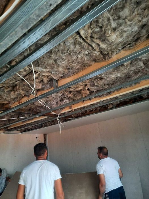 Casa modulara din structura metalica si panou sandwich termoizolant