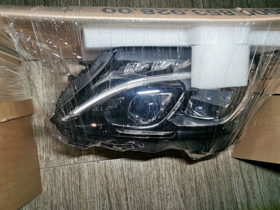 Faruri noi originale Mercedes W205