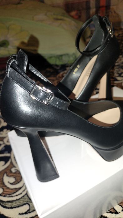 Туфли Әйелдер аяқ киімі.