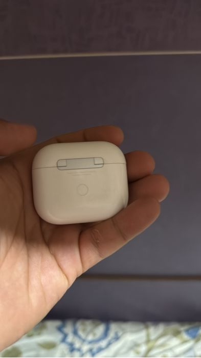 Продам кейс оригинал airpods 3