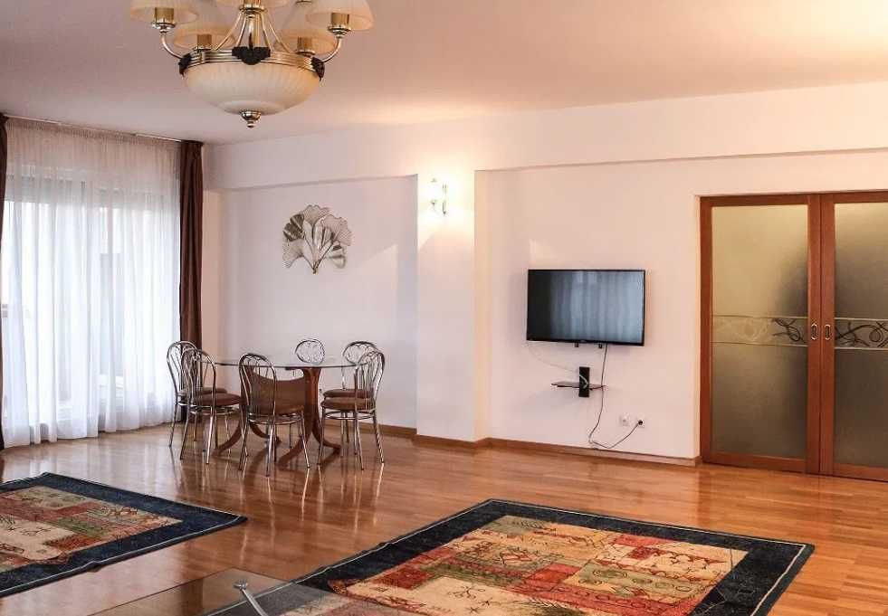 Дава се под наем Тристаен апартамент в Пловдив, Кючук Париж - 80 кв.м за 255 € - Снимка #1