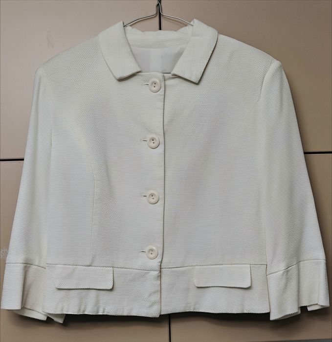 Costum/set elegant format - sacou alb și o fustă neagră din dan