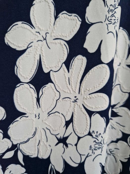 Елегантни рокли големи размери