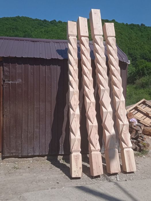Vând stâlpi sculptat