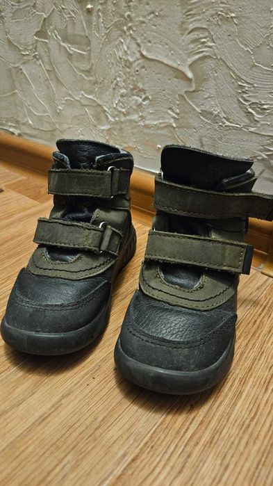 Продам детские ботинки